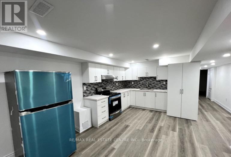 BASEMENT UNIT - 20 QUINTON RIDGE