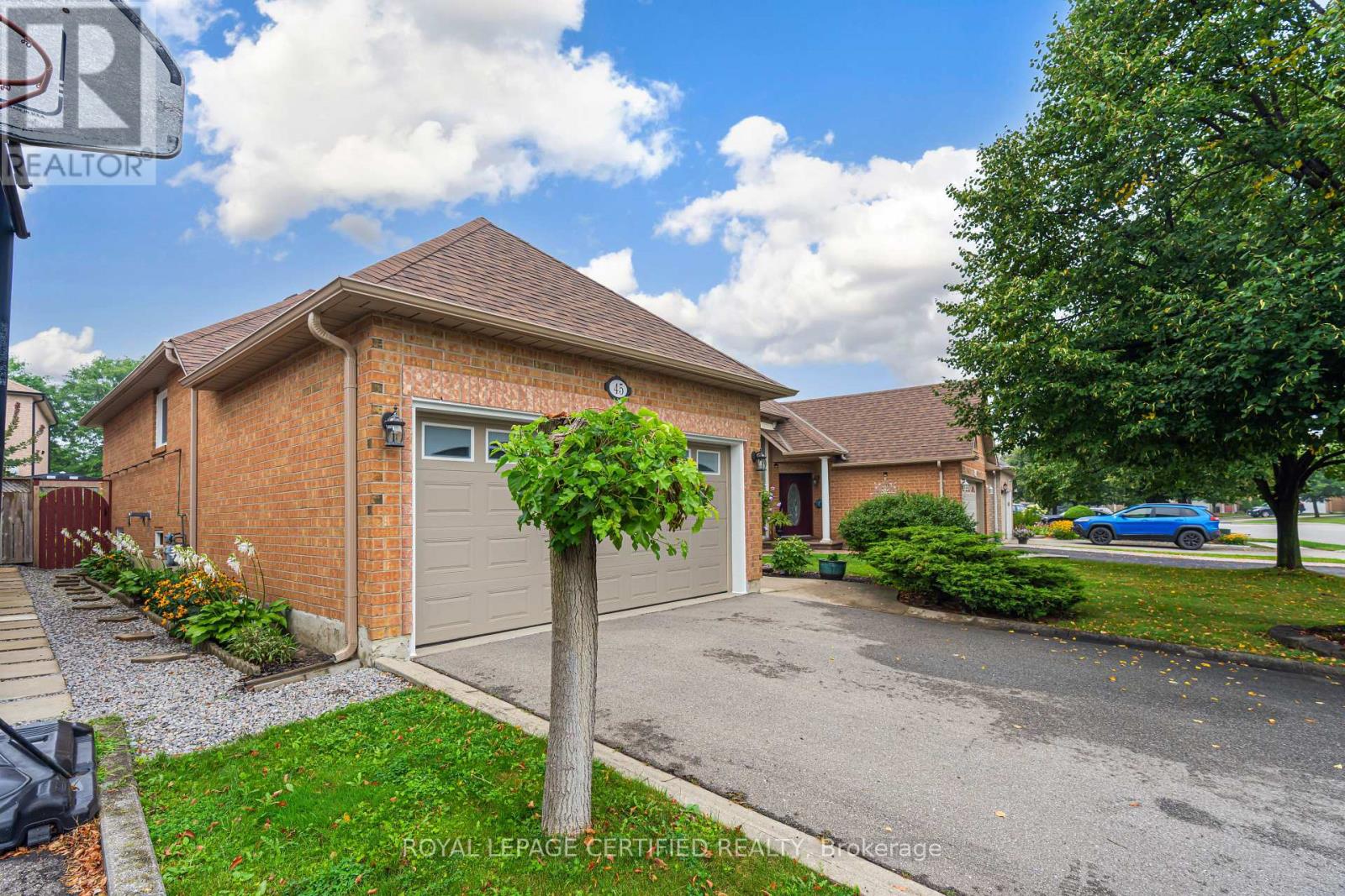 45 Springview Drive, Brampton, Ontario  L6X 4M3 - Photo 3 - W13503536