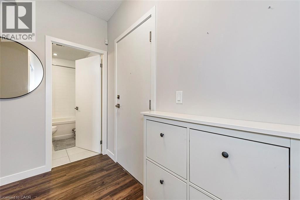 2081 Fairview Street Unit# 611, Burlington, Ontario  L7R 0E4 - Photo 2 - 40858371
