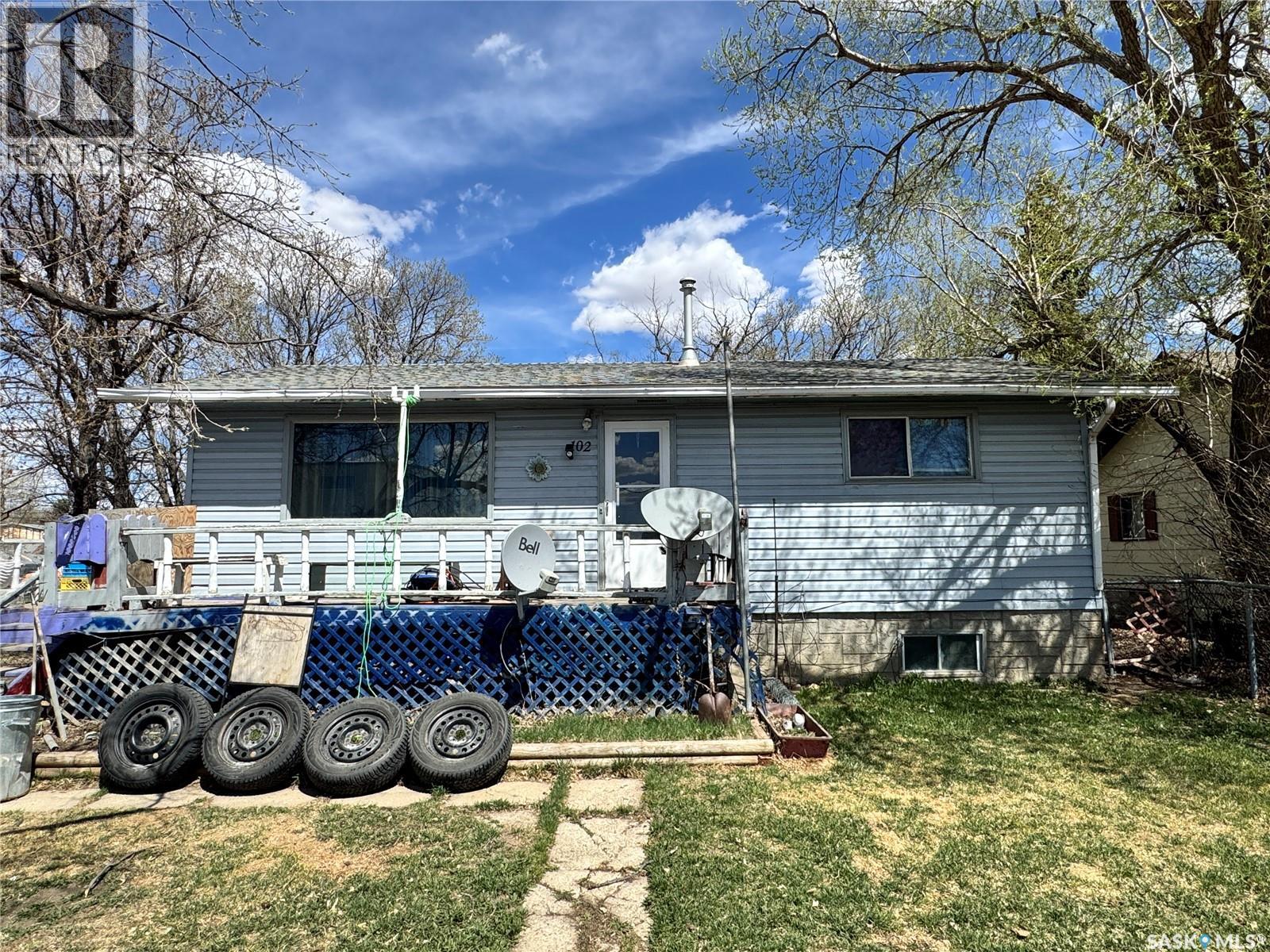 102 1st Avenue, Landis, Saskatchewan  S0K 2K0 - Photo 2 - SK036562