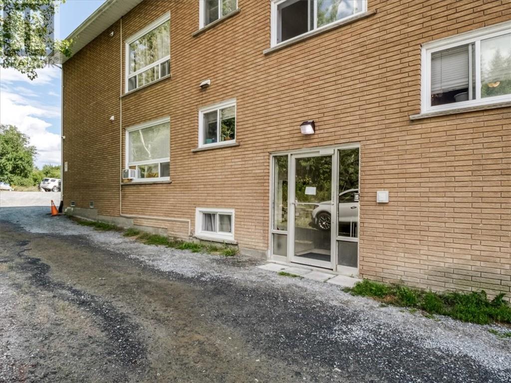 1492 Regent Street — photo 3