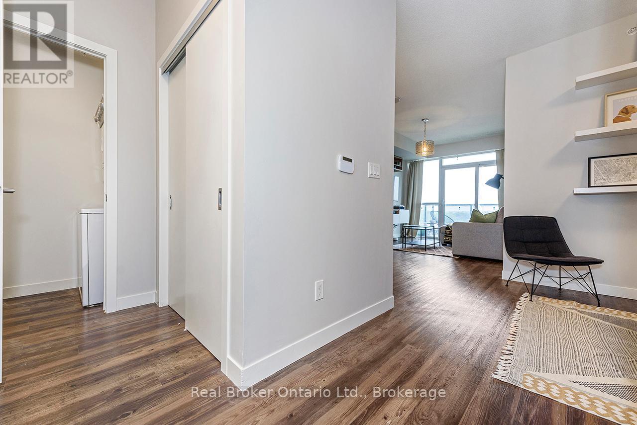 611 - 2081 Fairview Street, Burlington, Ontario  L7R 0E4 - Photo 3 - W13730336