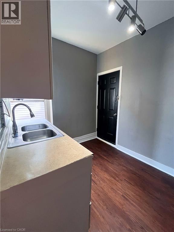 169 Wentworth Street N Unit# 3, Hamilton, Ontario  L8L 5V6 - Photo 8 - 40859339