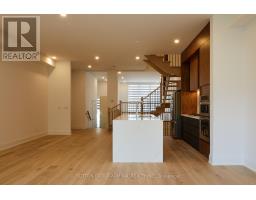 18 DIREZZE COURT, Richmond Hill, Ontario