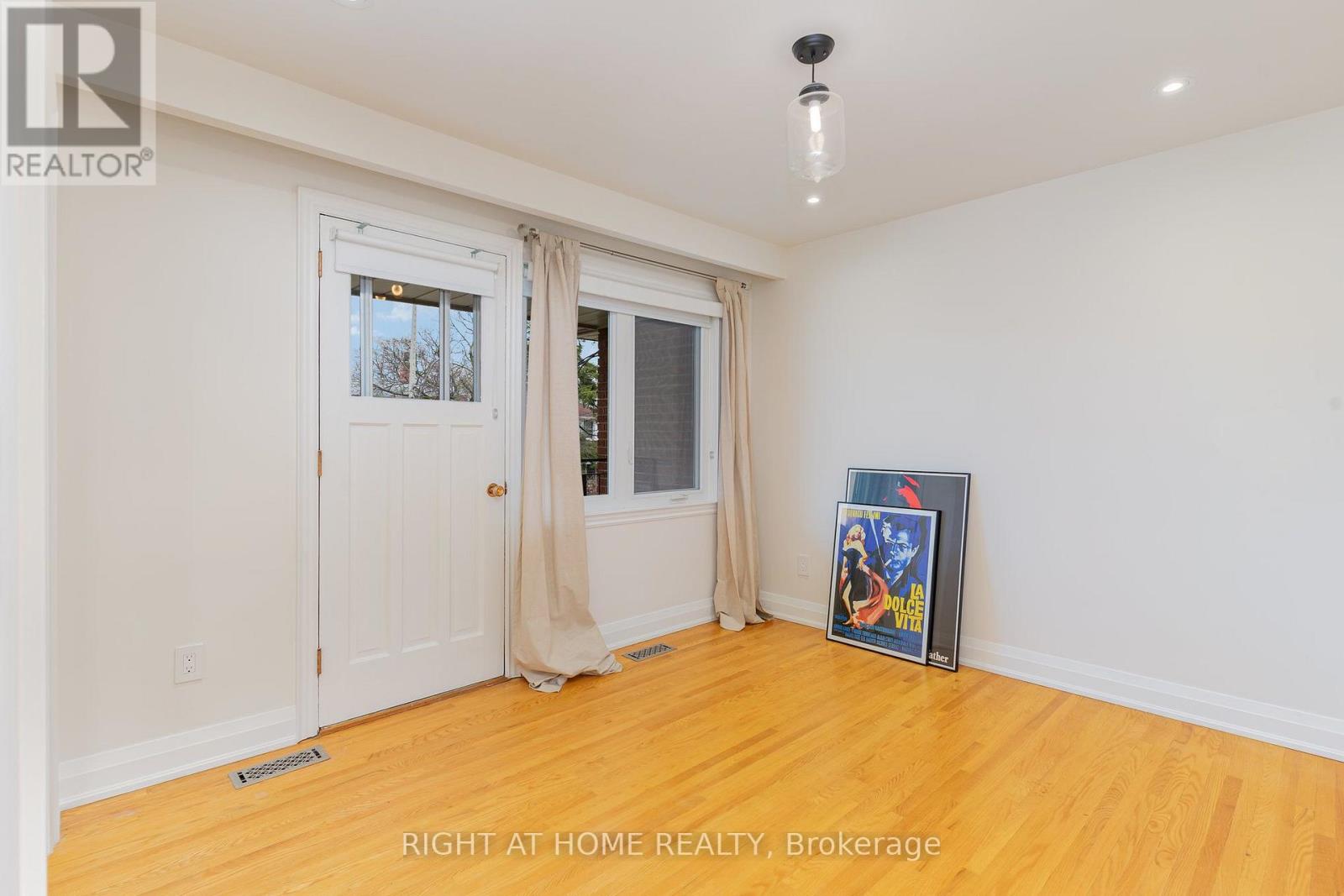 147 Ascot Avenue, Toronto, Ontario  M6E 1G5 - Photo 11 - W13730240