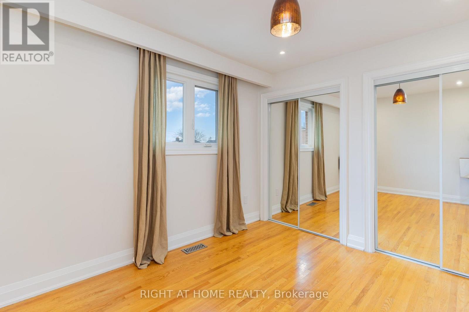 147 Ascot Avenue, Toronto, Ontario  M6E 1G5 - Photo 15 - W13730240