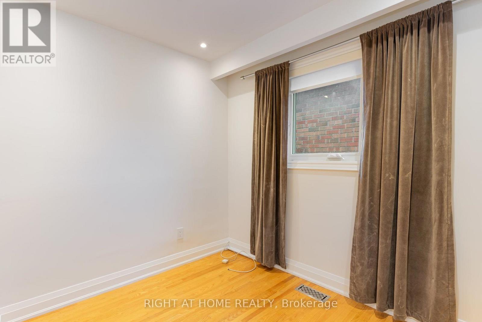 147 Ascot Avenue, Toronto, Ontario  M6E 1G5 - Photo 16 - W13730240