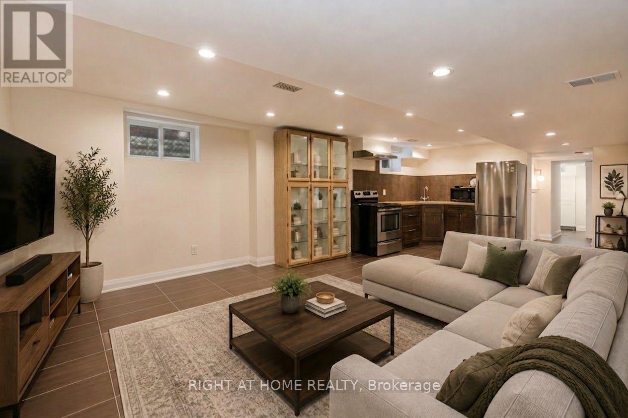 147 Ascot Avenue, Toronto, Ontario  M6E 1G5 - Photo 18 - W13730240