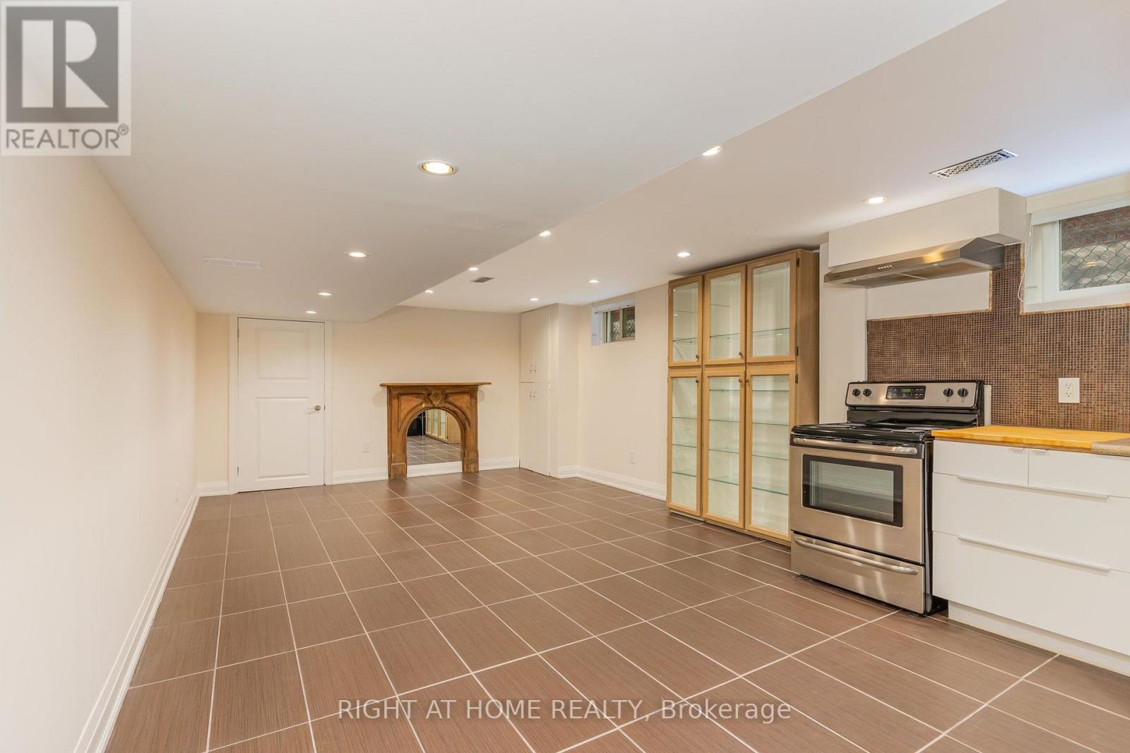 147 Ascot Avenue, Toronto, Ontario  M6E 1G5 - Photo 19 - W13730240
