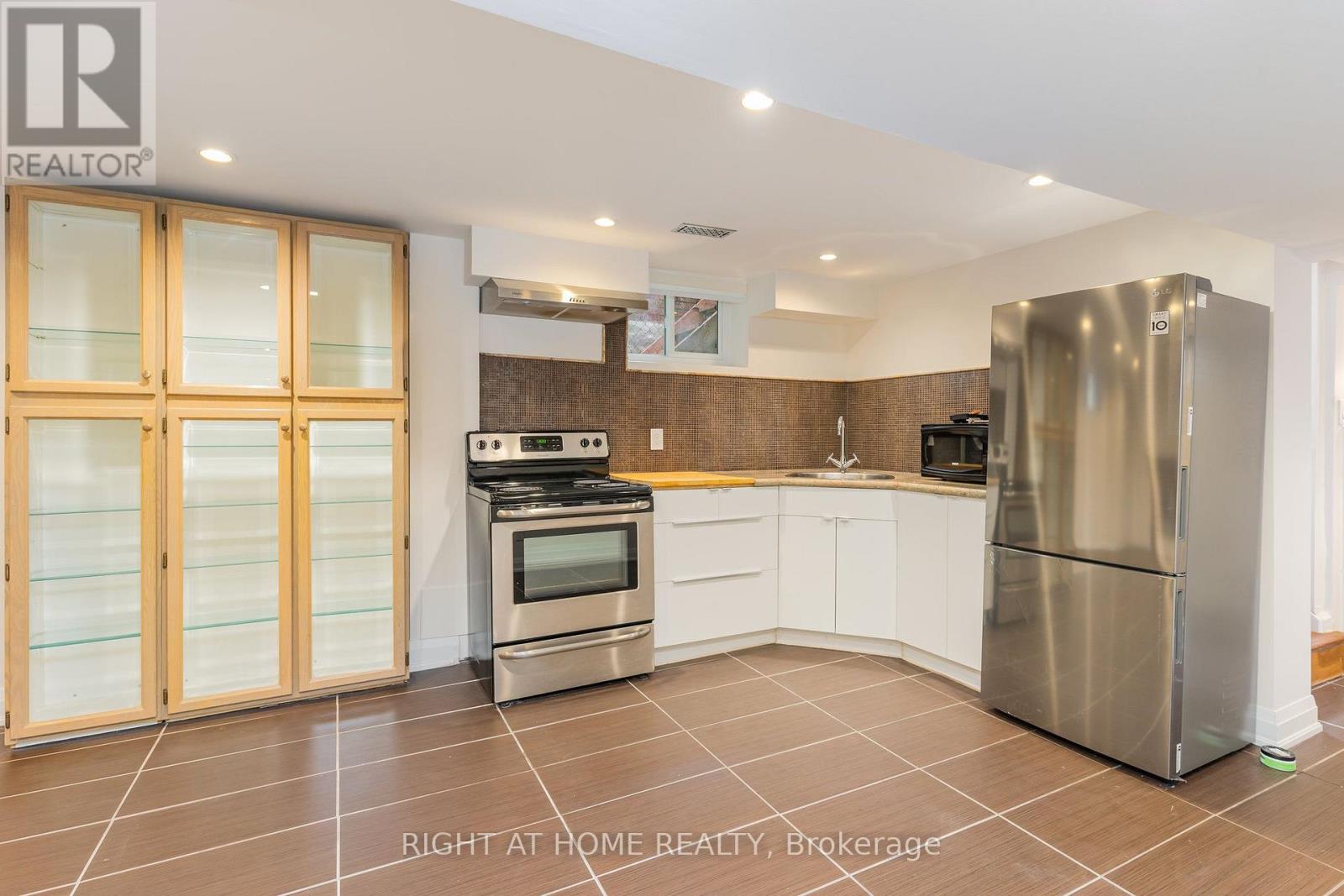147 Ascot Avenue, Toronto, Ontario  M6E 1G5 - Photo 20 - W13730240