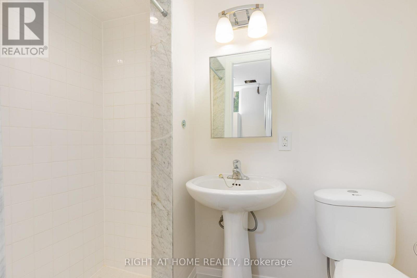 147 Ascot Avenue, Toronto, Ontario  M6E 1G5 - Photo 21 - W13730240