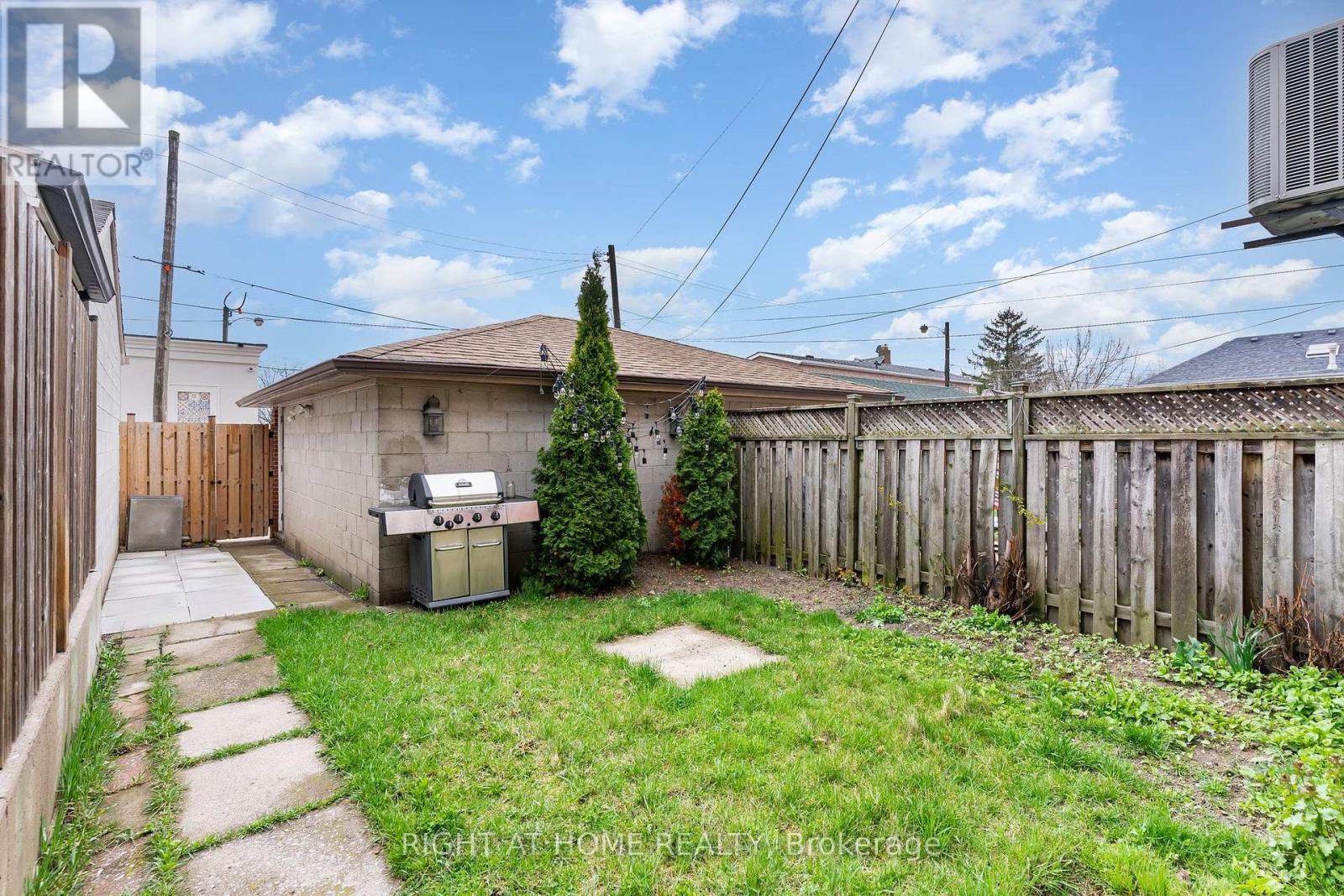 147 Ascot Avenue, Toronto, Ontario  M6E 1G5 - Photo 23 - W13730240