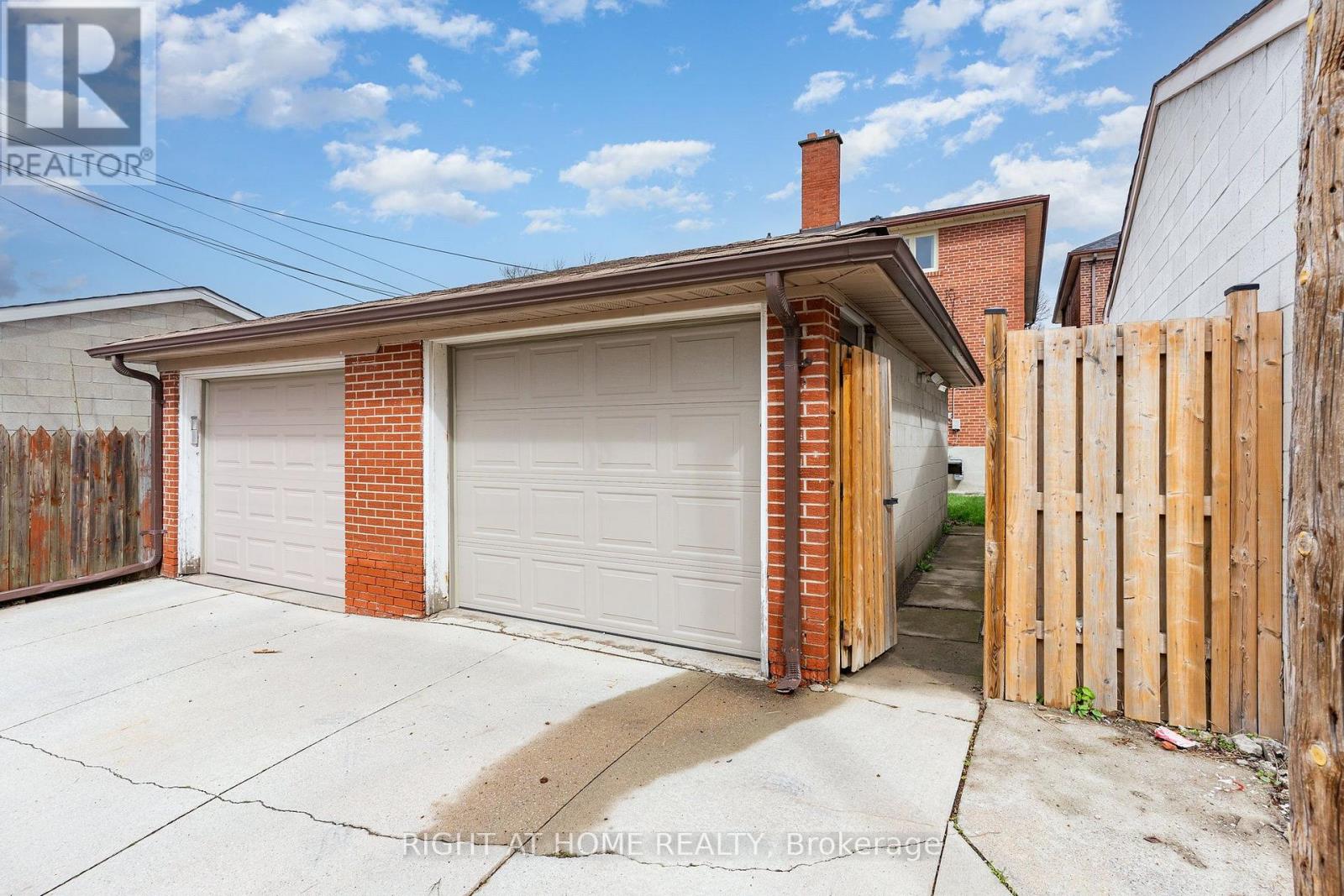 147 Ascot Avenue, Toronto, Ontario  M6E 1G5 - Photo 25 - W13730240