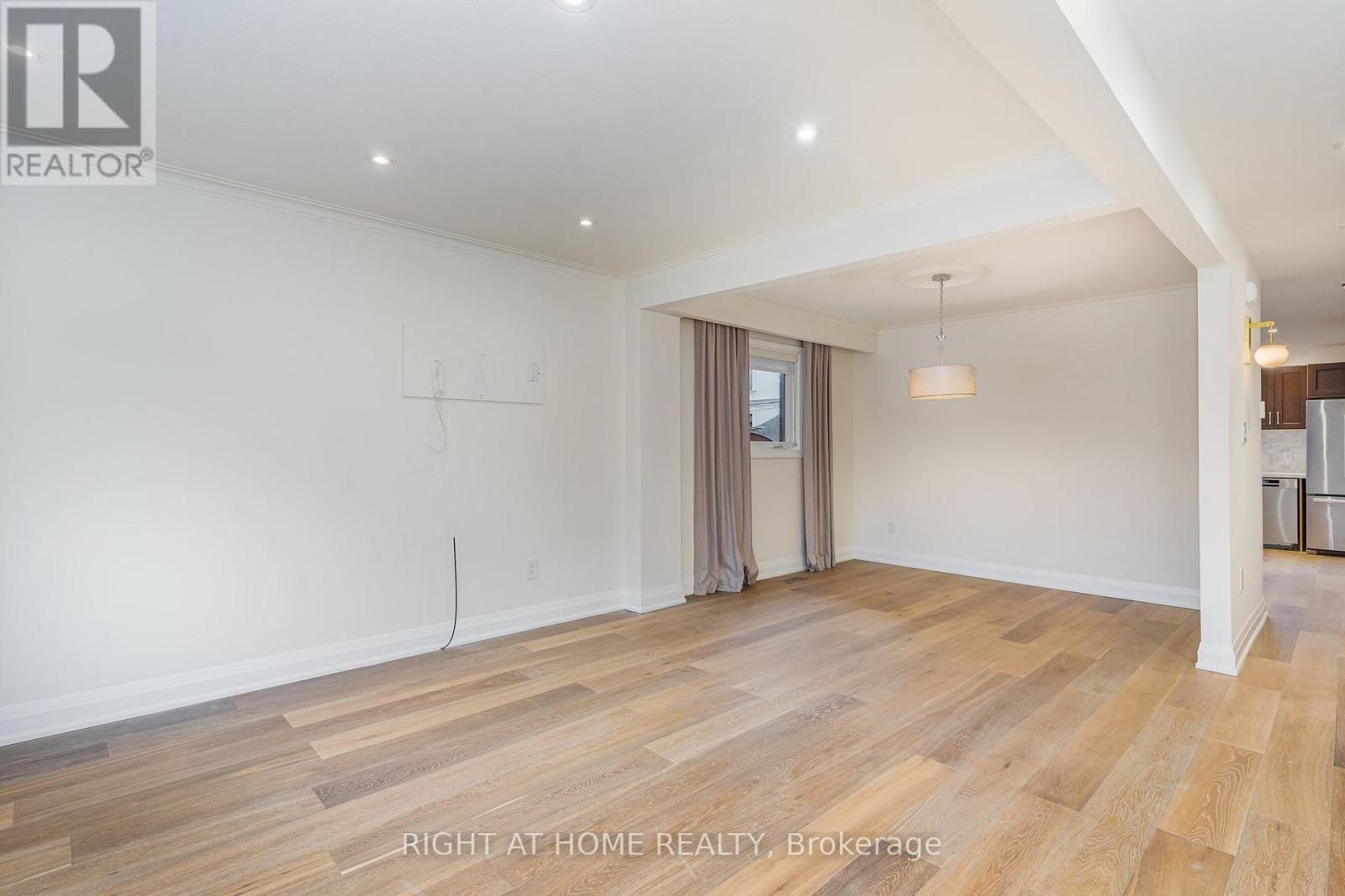 147 Ascot Avenue, Toronto, Ontario  M6E 1G5 - Photo 4 - W13730240