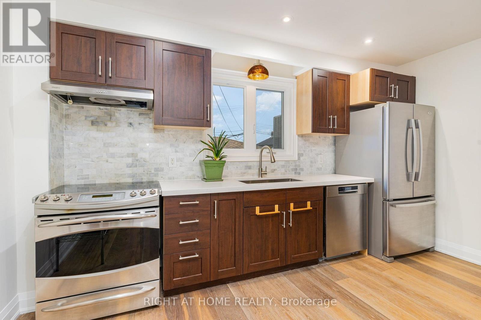 147 Ascot Avenue, Toronto, Ontario  M6E 1G5 - Photo 7 - W13730240