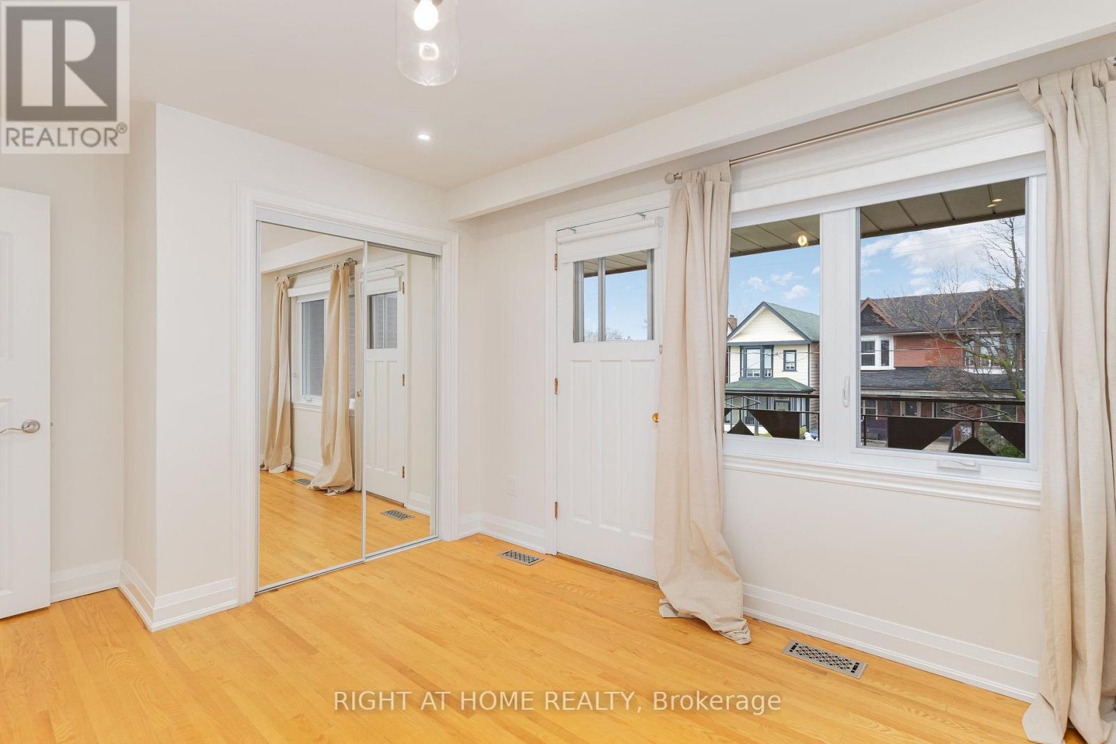 147 Ascot Avenue, Toronto, Ontario  M6E 1G5 - Photo 9 - W13730240
