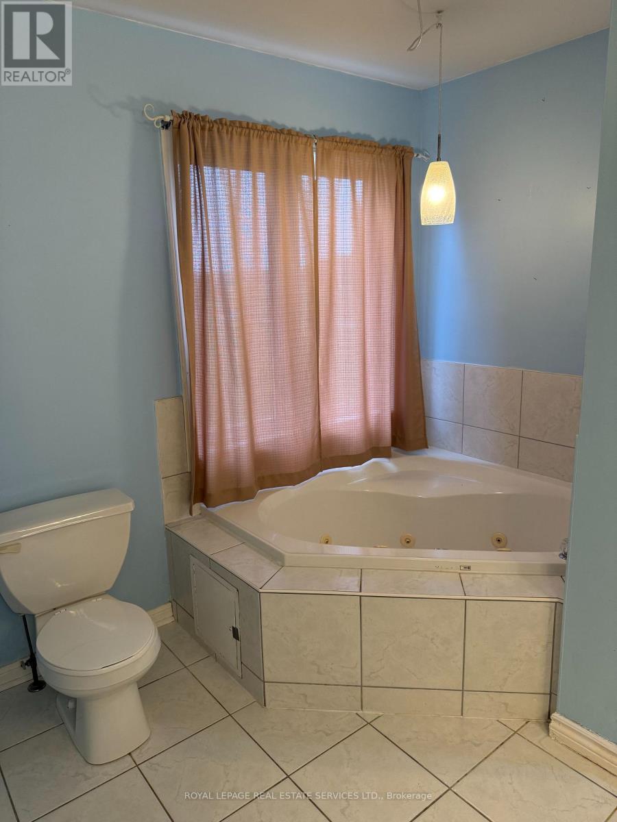 2254 Pathfinder Drive, Burlington, Ontario  L7L 6L6 - Photo 17 - W13730286