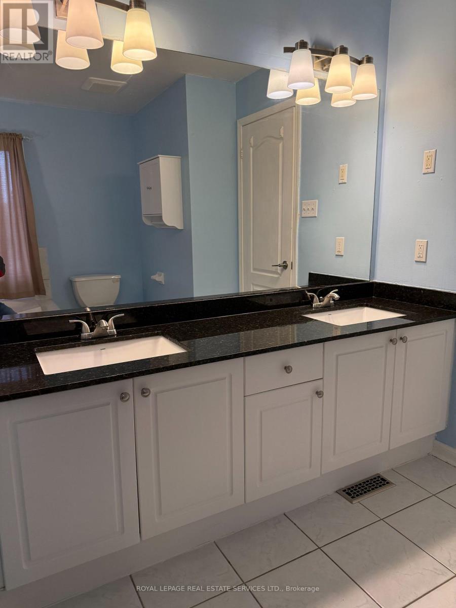 2254 Pathfinder Drive, Burlington, Ontario  L7L 6L6 - Photo 19 - W13730286