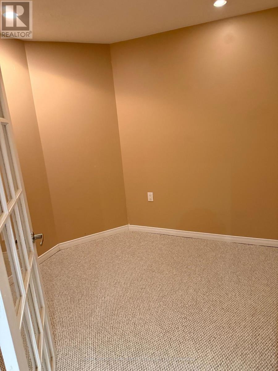 2254 Pathfinder Drive, Burlington, Ontario  L7L 6L6 - Photo 20 - W13730286