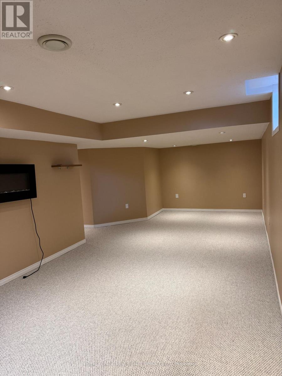 2254 Pathfinder Drive, Burlington, Ontario  L7L 6L6 - Photo 23 - W13730286
