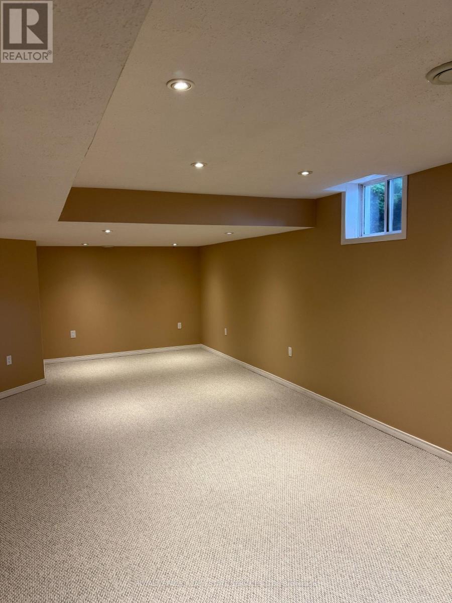 2254 Pathfinder Drive, Burlington, Ontario  L7L 6L6 - Photo 24 - W13730286