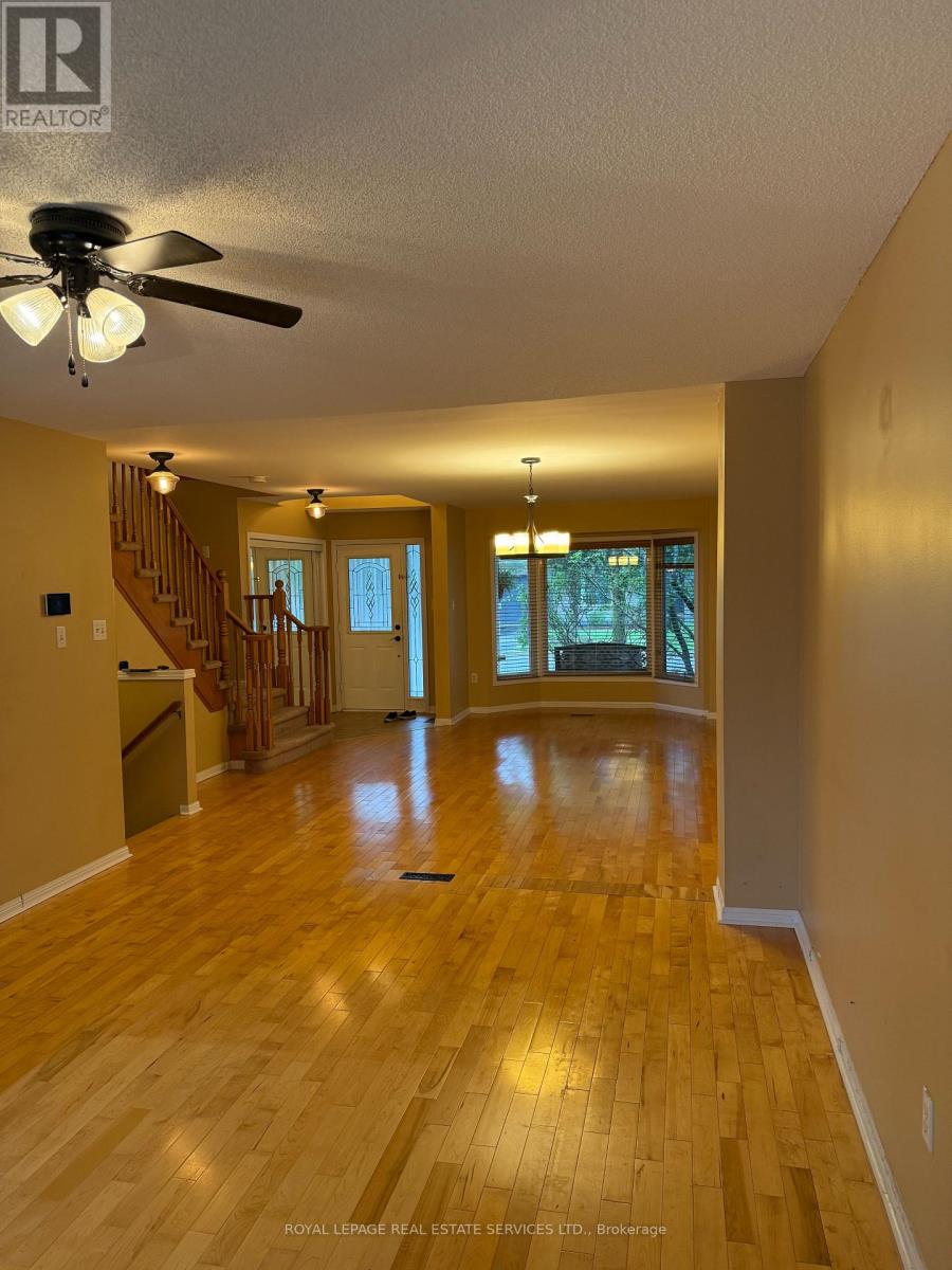2254 Pathfinder Drive, Burlington, Ontario  L7L 6L6 - Photo 3 - W13730286