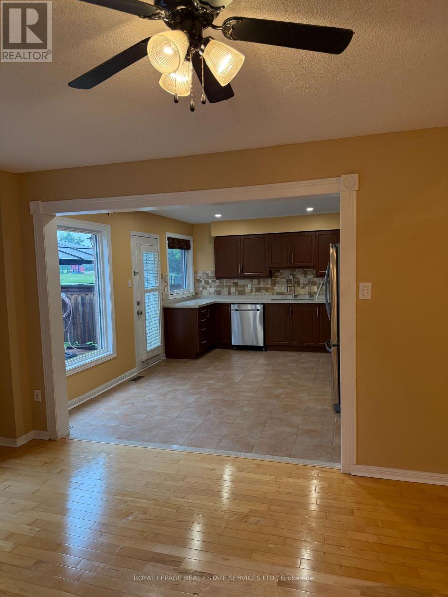 2254 Pathfinder Drive, Burlington, Ontario  L7L 6L6 - Photo 4 - W13730286