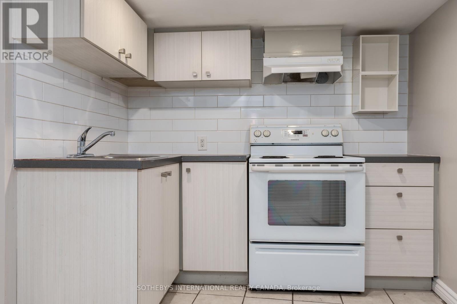 Bsmt - 15 Indian Road Crescent, Toronto, Ontario  M6P 2E9 - Photo 11 - W13730302