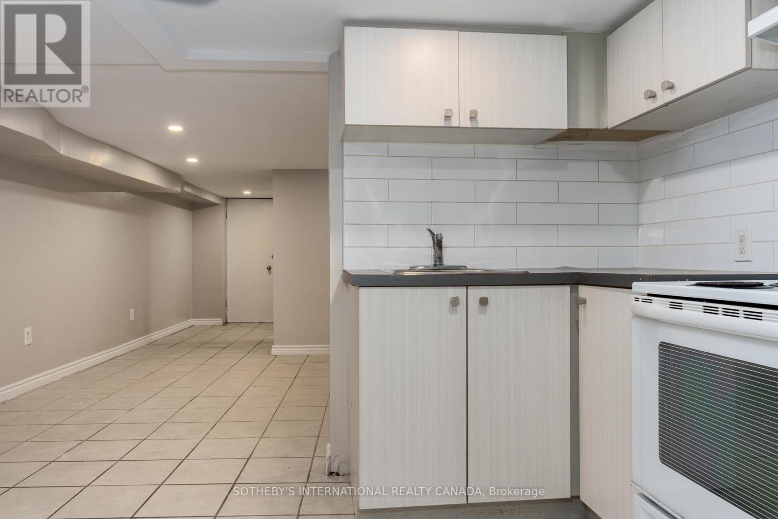 Bsmt - 15 Indian Road Crescent, Toronto, Ontario  M6P 2E9 - Photo 12 - W13730302