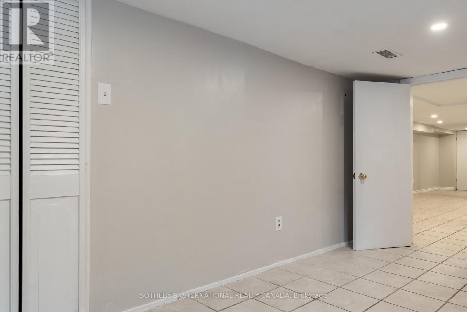 Bsmt - 15 Indian Road Crescent, Toronto, Ontario  M6P 2E9 - Photo 15 - W13730302