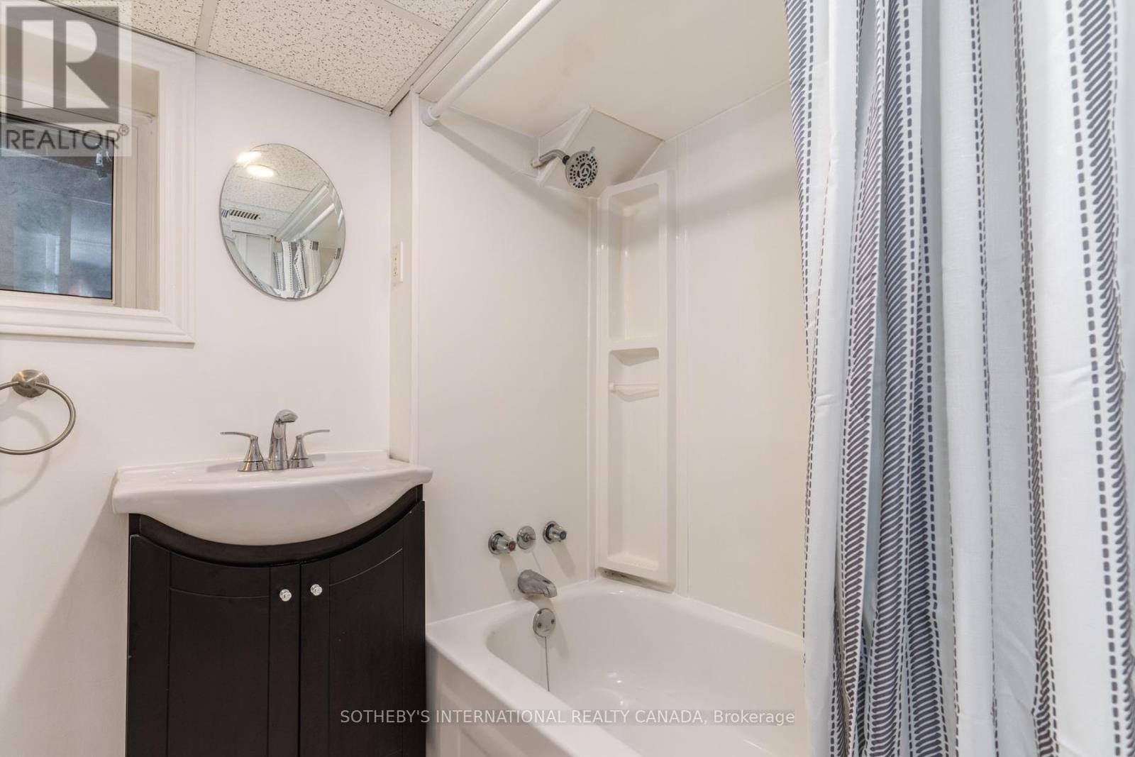 Bsmt - 15 Indian Road Crescent, Toronto, Ontario  M6P 2E9 - Photo 7 - W13730302