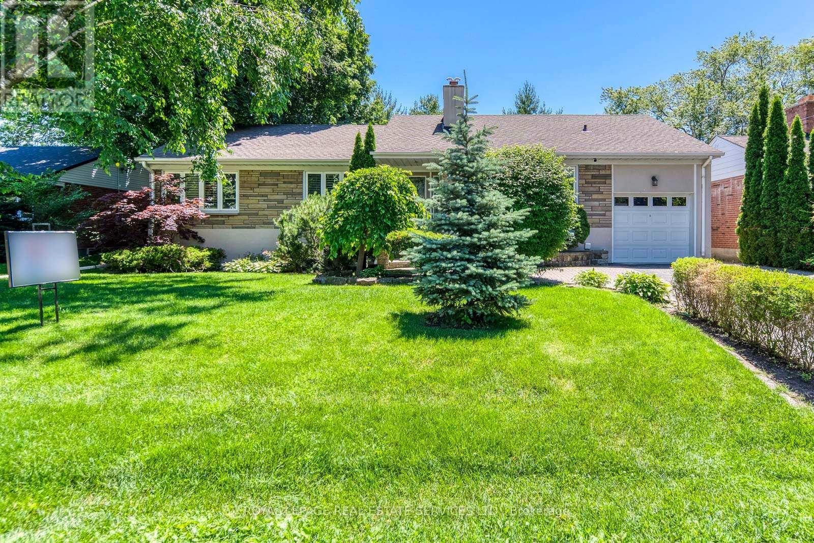 1602 Lincolnshire Boulevard, Mississauga, Ontario  L5E 2S7 - Photo 2 - W13730322