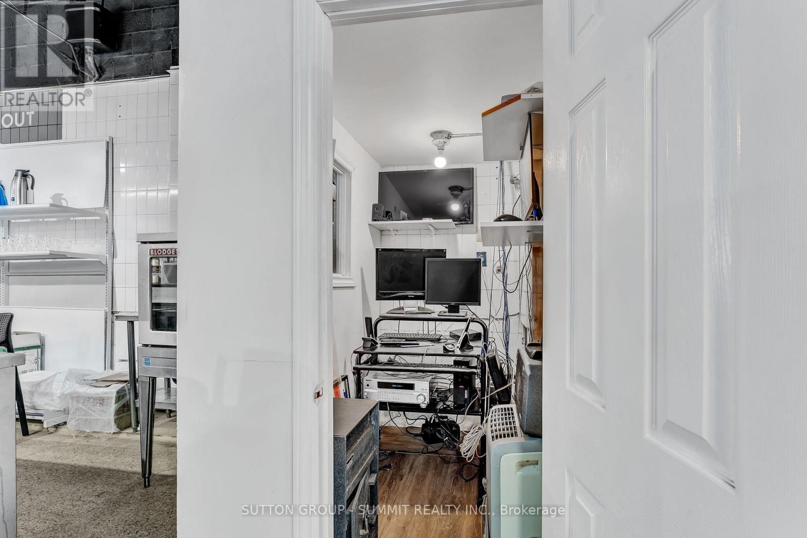 17 - 2500 Hurontario Street, Mississauga, Ontario  L5B 1N4 - Photo 23 - W13730364