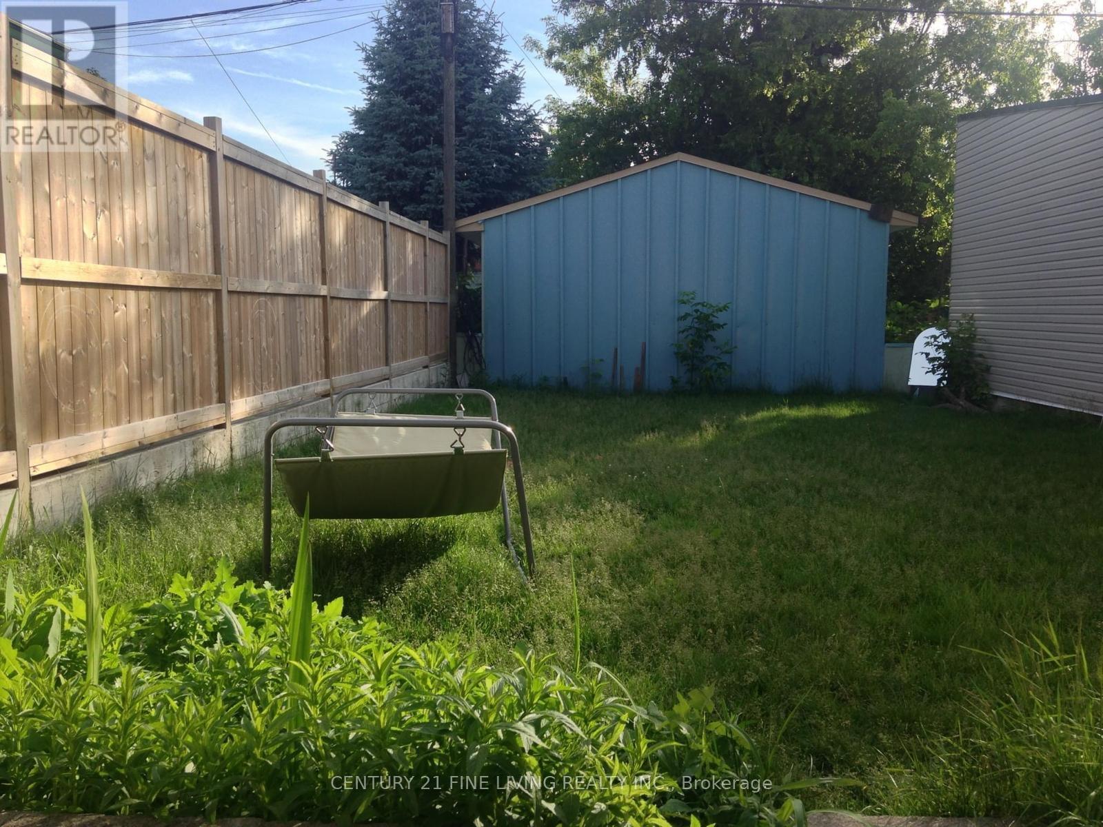 (Grdn) - 400 Nairn Avenue, Toronto, Ontario  M6E 4J3 - Photo 15 - W13730378