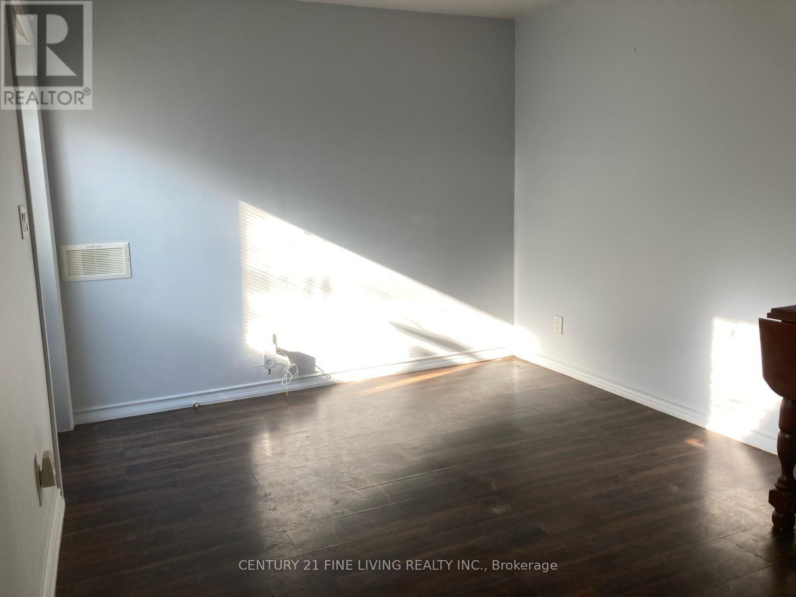 (Grdn) - 400 Nairn Avenue, Toronto, Ontario  M6E 4J3 - Photo 6 - W13730378