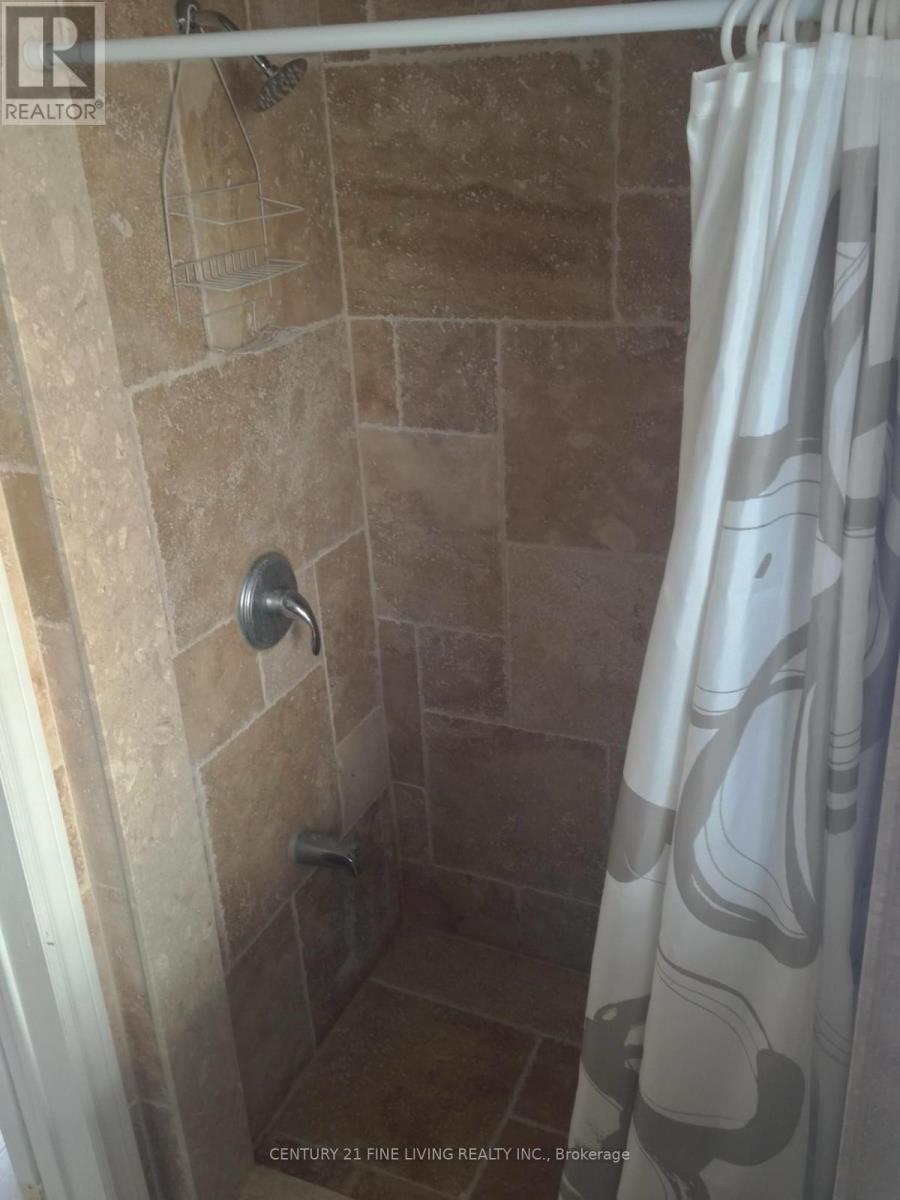 (Grdn) - 400 Nairn Avenue, Toronto, Ontario  M6E 4J3 - Photo 8 - W13730378