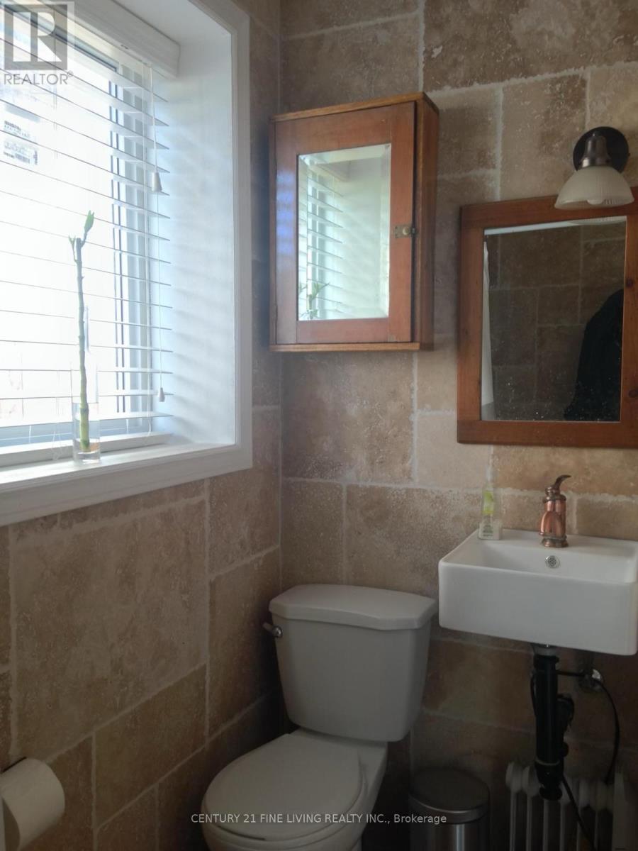 (Grdn) - 400 Nairn Avenue, Toronto, Ontario  M6E 4J3 - Photo 9 - W13730378
