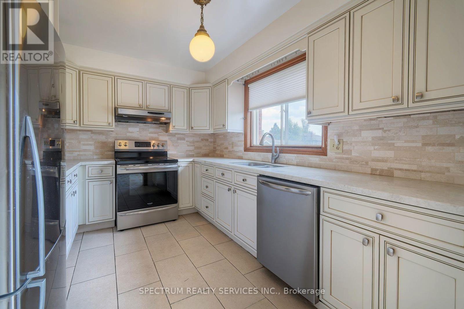 145a Whitfield Avenue, Toronto, Ontario  M9L 1H2 - Photo 10 - W13730388