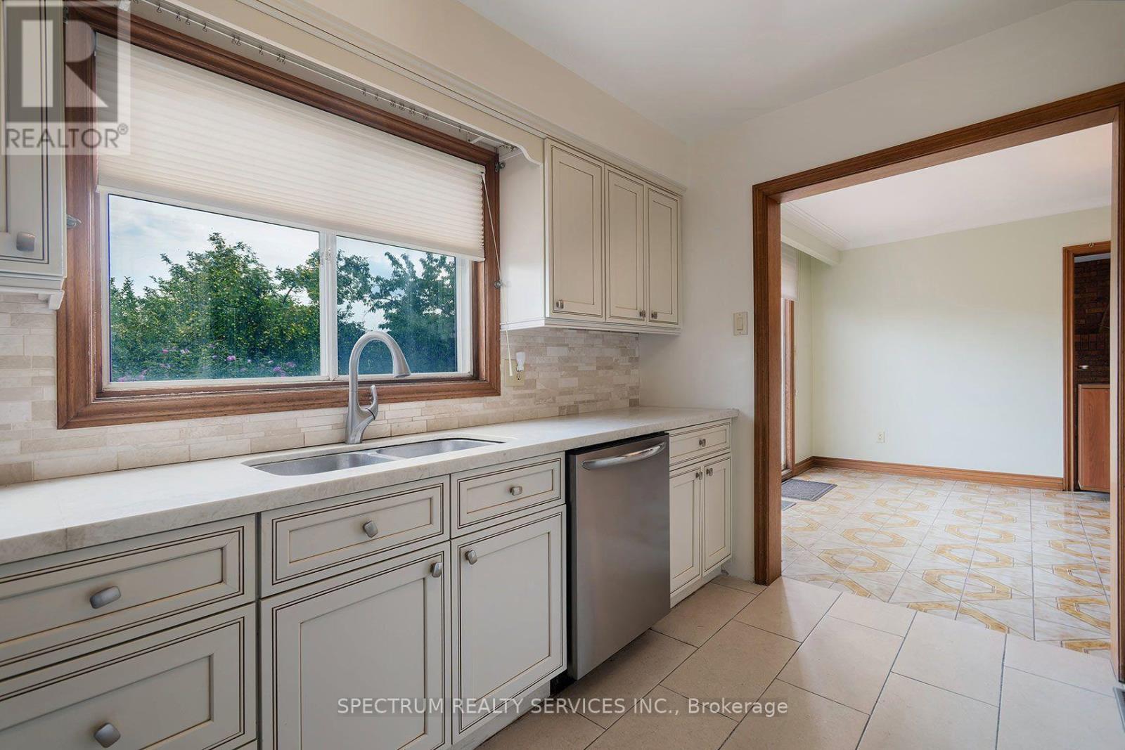 145a Whitfield Avenue, Toronto, Ontario  M9L 1H2 - Photo 11 - W13730388