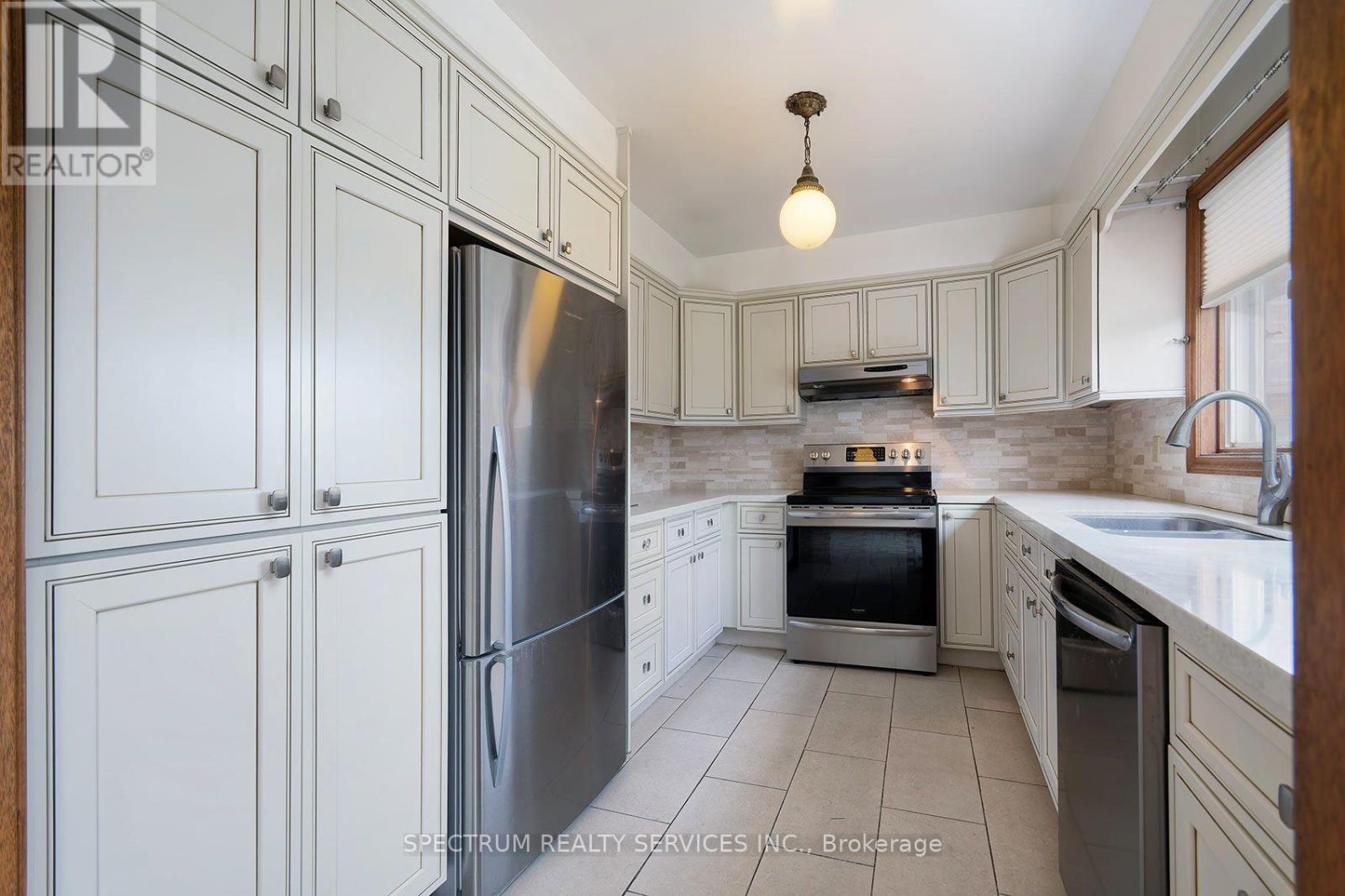 145a Whitfield Avenue, Toronto, Ontario  M9L 1H2 - Photo 12 - W13730388