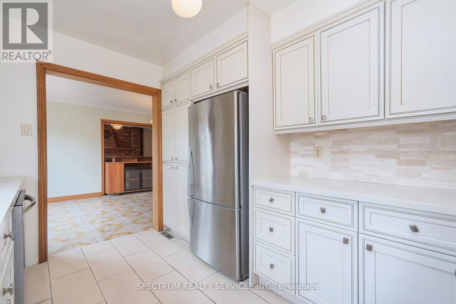 145a Whitfield Avenue, Toronto, Ontario  M9L 1H2 - Photo 13 - W13730388