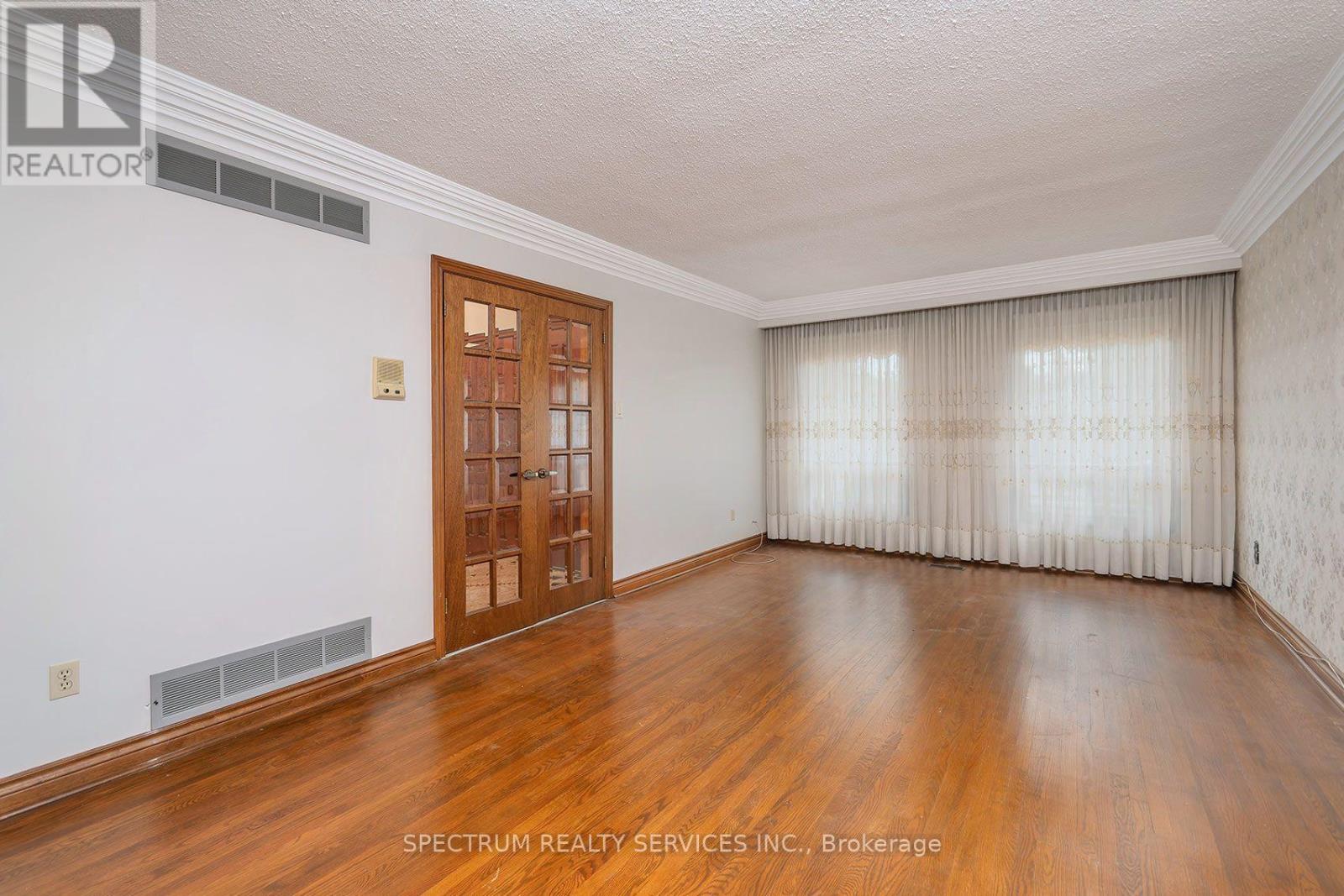 145a Whitfield Avenue, Toronto, Ontario  M9L 1H2 - Photo 17 - W13730388