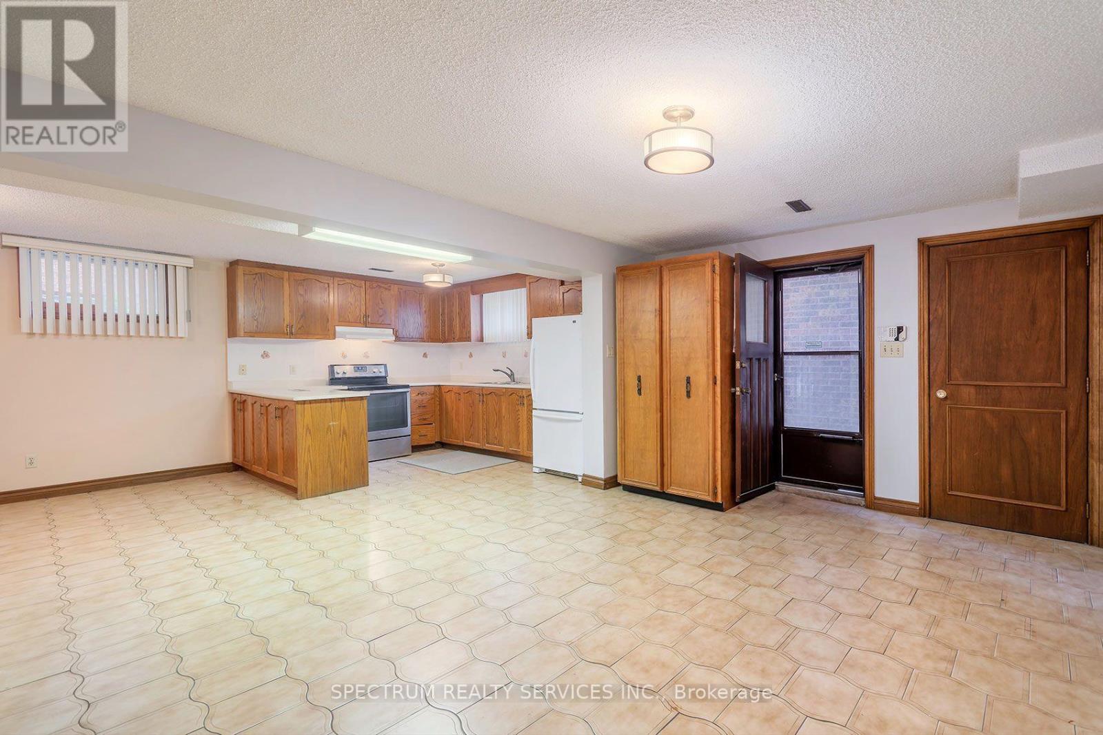 145a Whitfield Avenue, Toronto, Ontario  M9L 1H2 - Photo 44 - W13730388