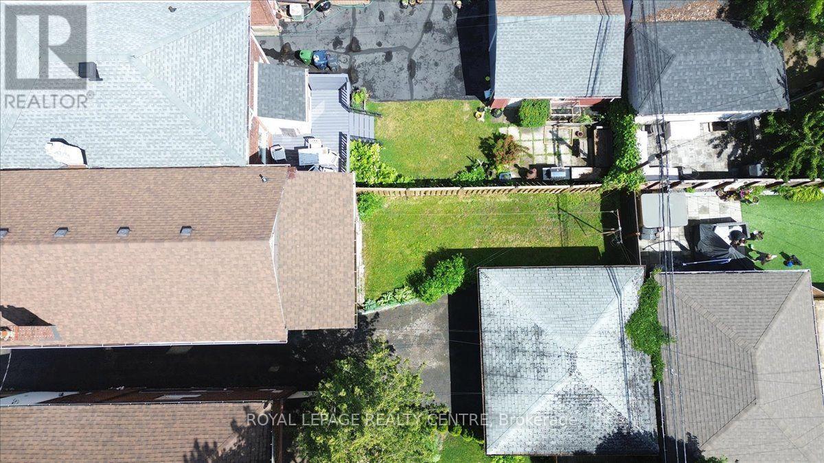 115 Priscilla Avenue, Toronto, Ontario  M6S 3W4 - Photo 43 - W13672420