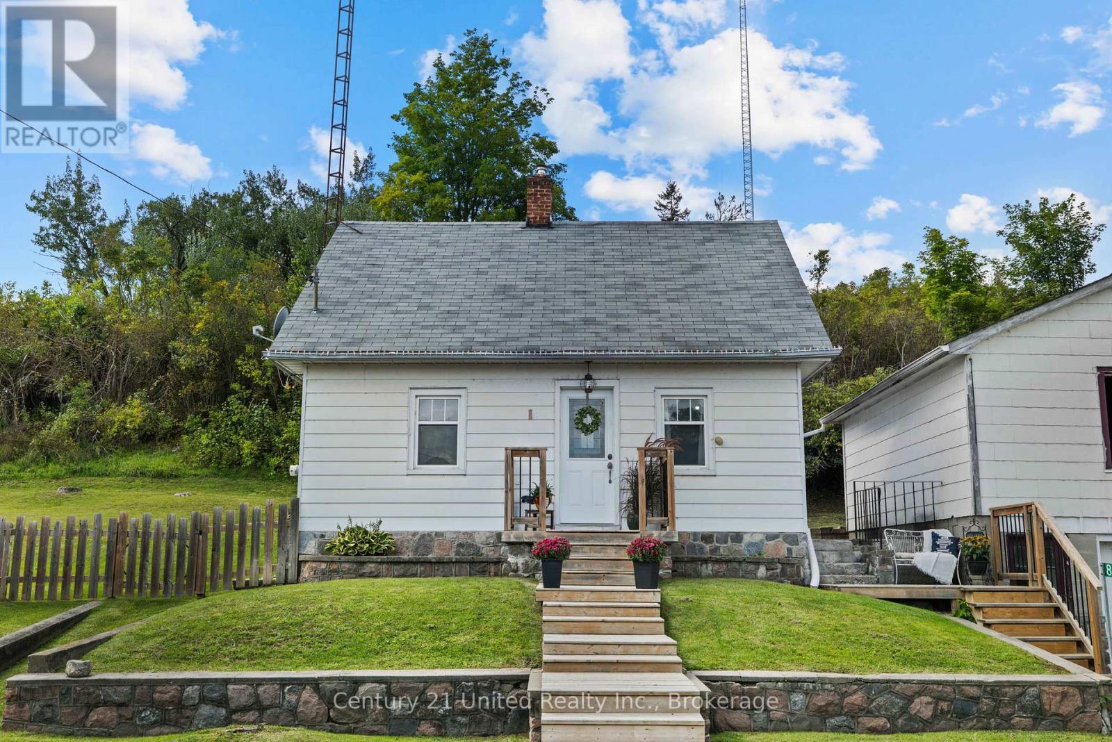 882 Peterborough Street, Douro-Dummer, Ontario  K0L 3A0 - Photo 2 - X13730580
