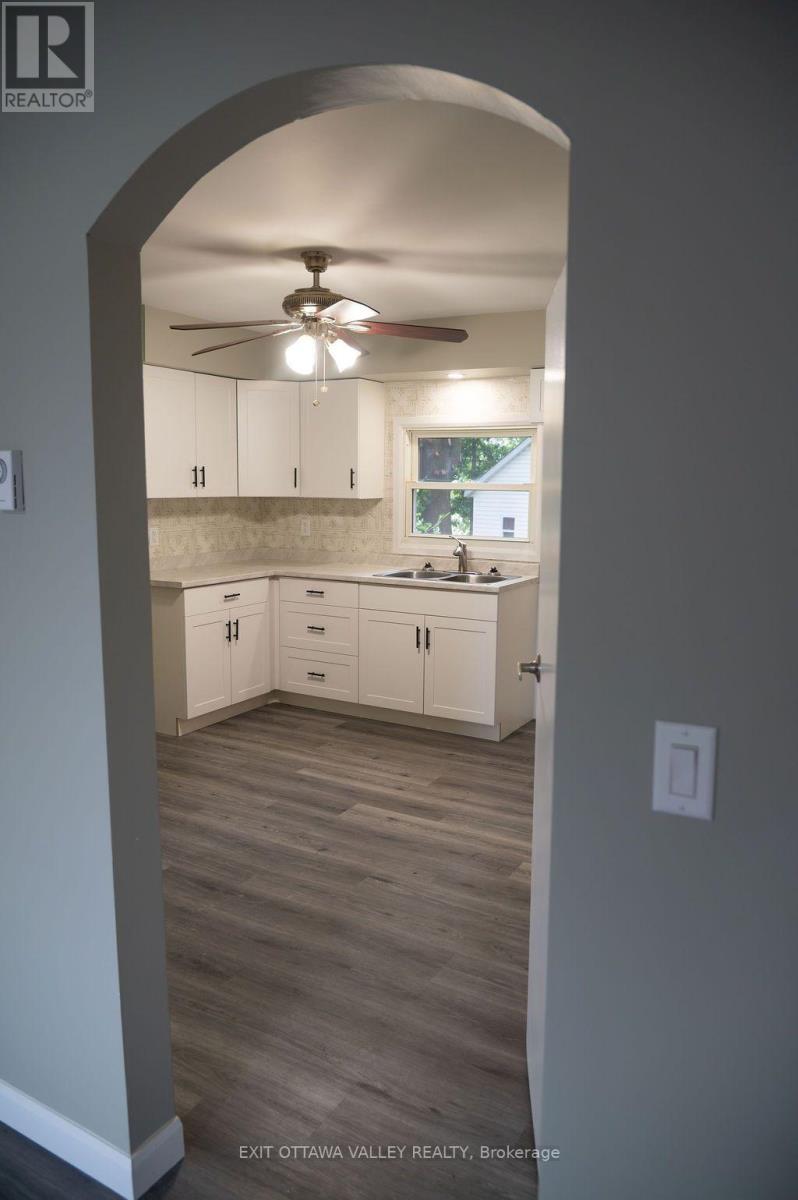 400 Boundary Road E, Pembroke, Ontario  K8A 6K7 - Photo 5 - X13730442
