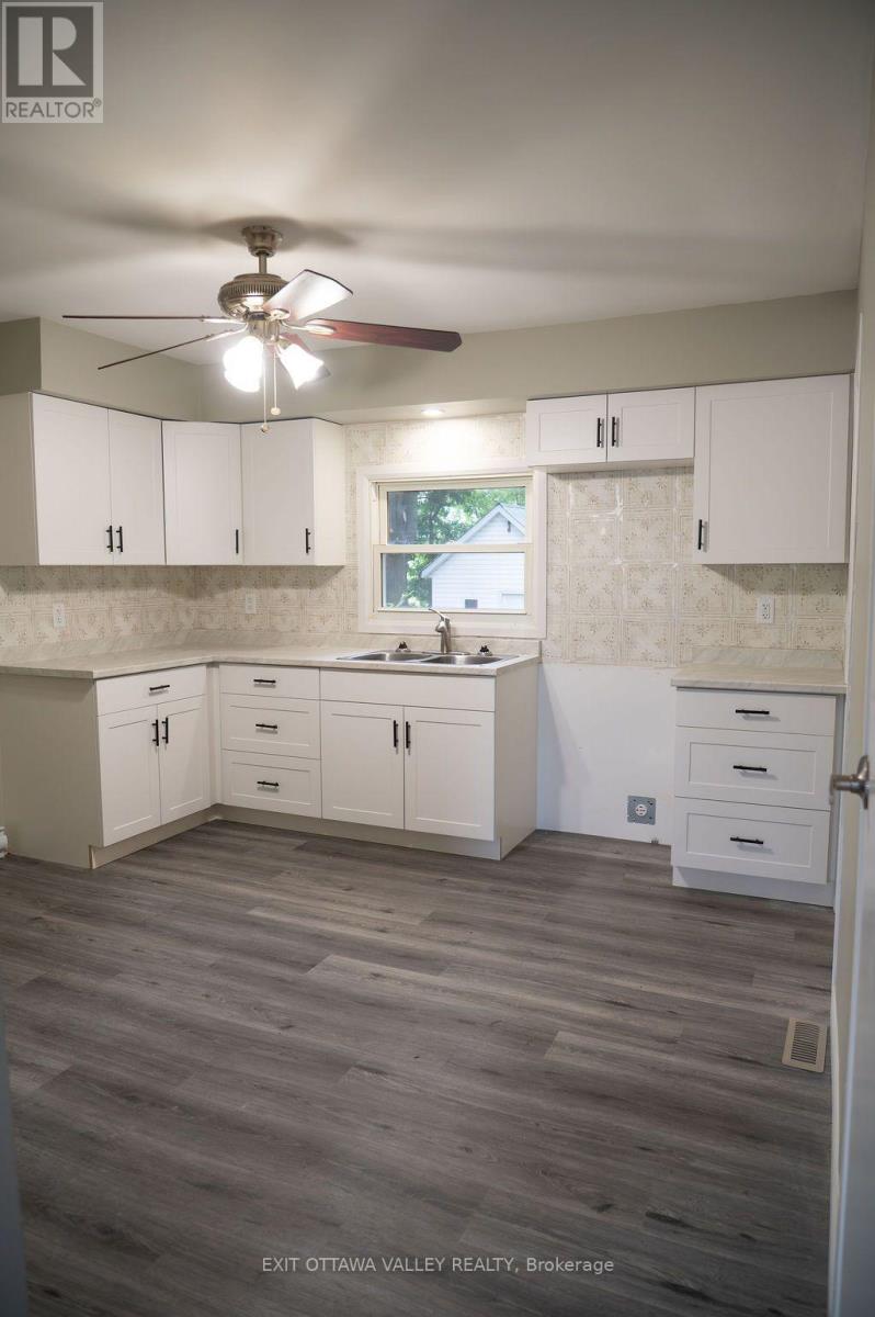 400 Boundary Road E, Pembroke, Ontario  K8A 6K7 - Photo 6 - X13730442