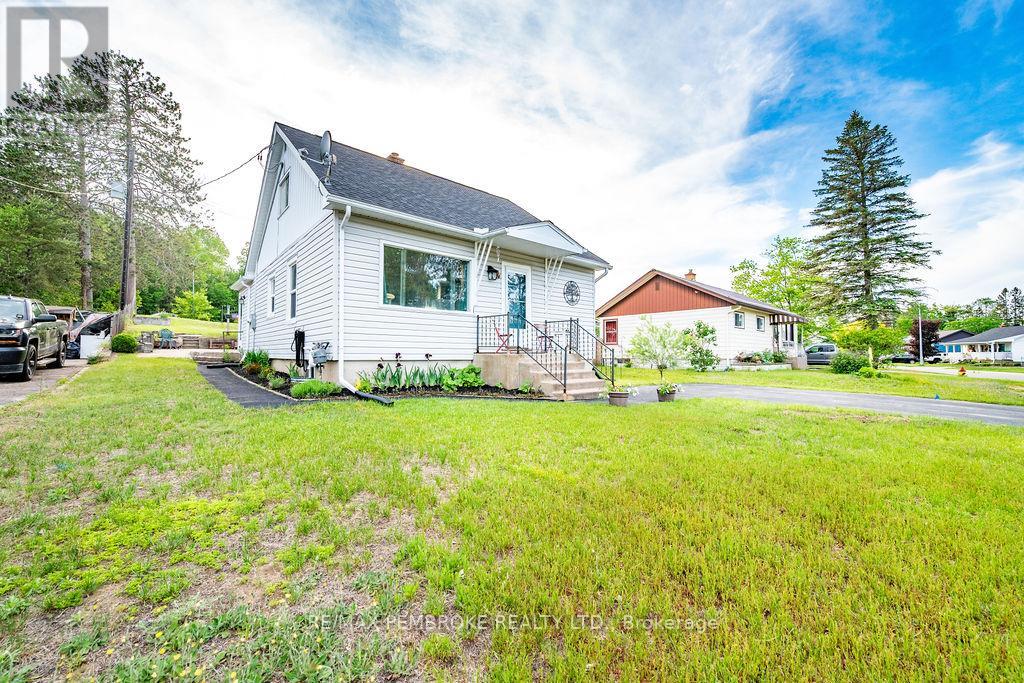 14 Summit Street, Deep River, Ontario  K0J 1P0 - Photo 2 - X13730488