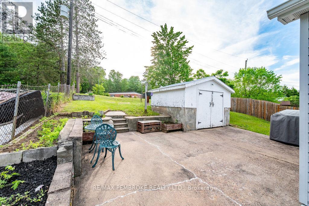 14 Summit Street, Deep River, Ontario  K0J 1P0 - Photo 4 - X13730488