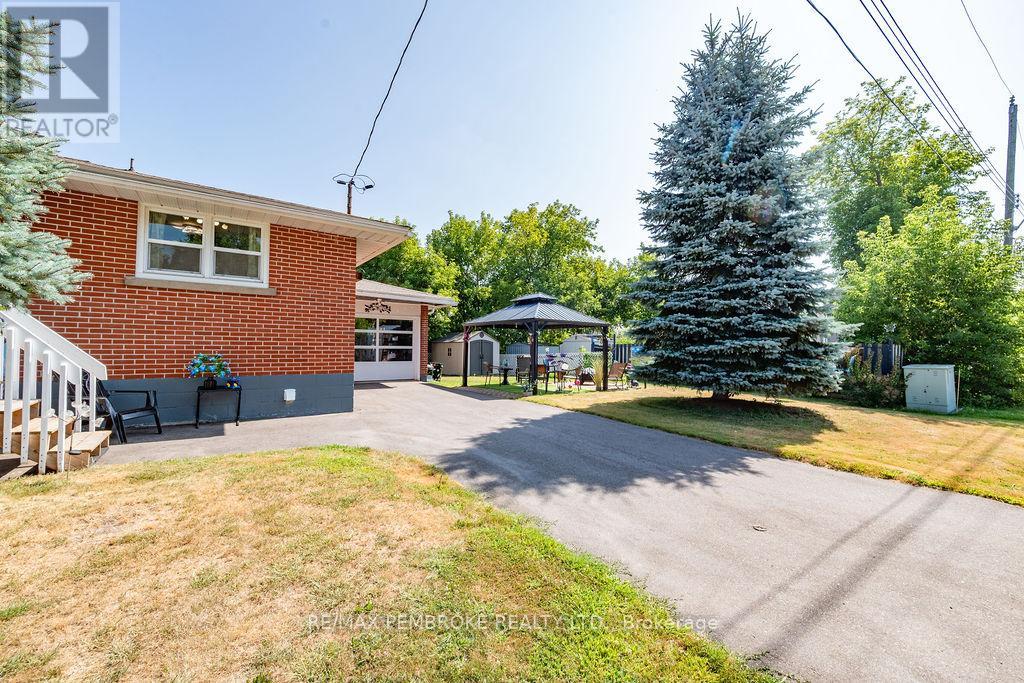 335 Willard Street, Pembroke, Ontario  K8A 3T8 - Photo 2 - X13730498